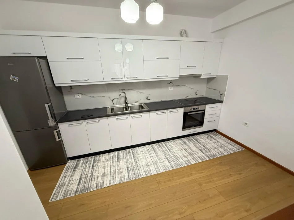Tirane, jepet me qera apartament 2+1+Ballkon Kati 8, 86 m² 600 € (Ndre Mjeda)