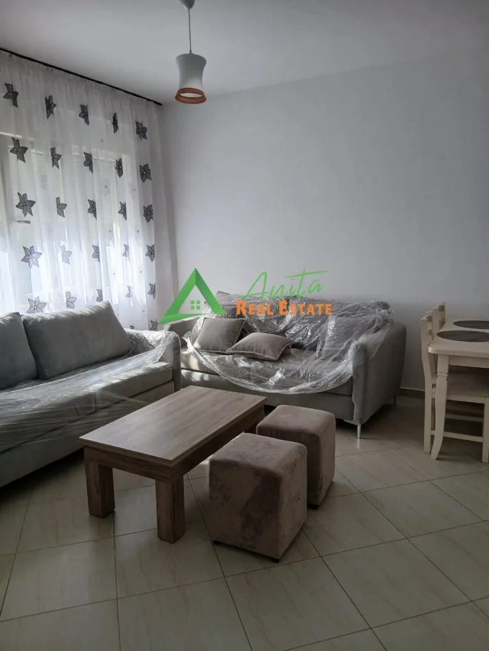 Tirane, jepet me qera apartament 2+1 Kati 1, 92 m² 500 € (Liqeni i Thate)