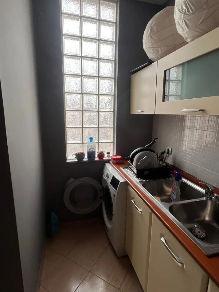 Tirane, jepet me qera apartament 1+1 Kati 7, 70 m² 500 € (APARTAMENT 1+1 ME QIRA TEK SELVIA)