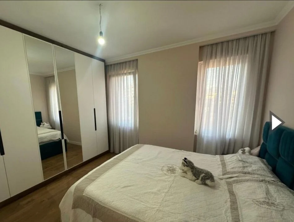 Tirane, jepet me qera apartament 2+1 Kati 4, 110 m² 1.000 € 