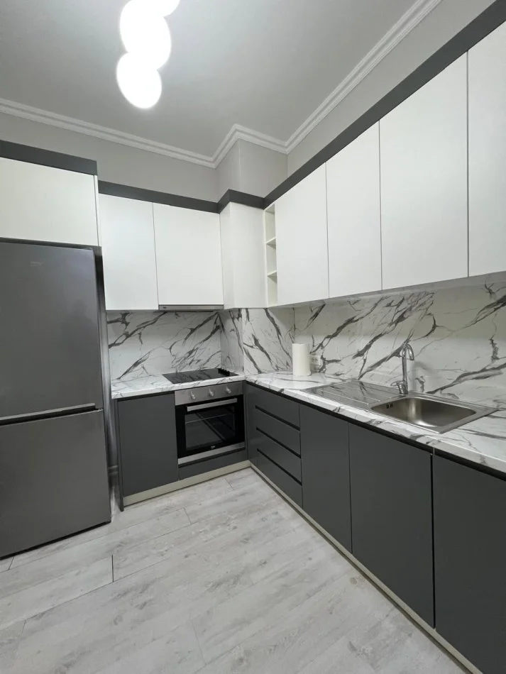 Tirane, jepet me qera apartament 1+1+Ballkon Kati 7, 78 m² 650 € (rruga e kavajes)