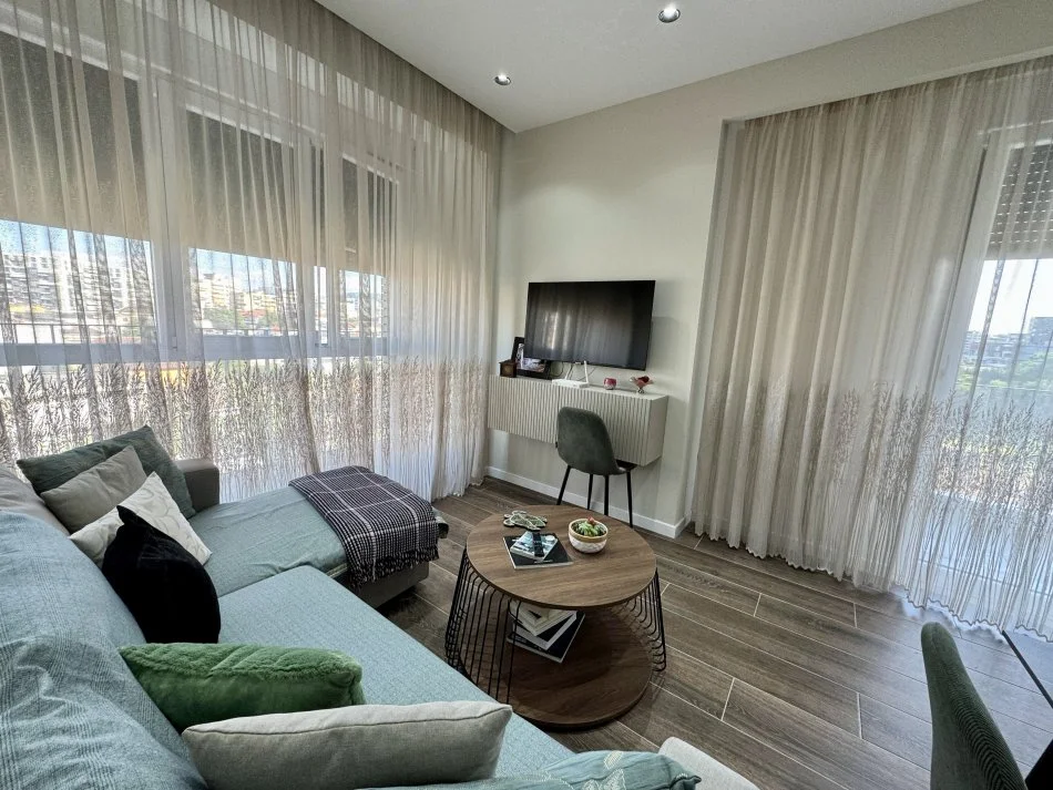 Tirane, jepet me qera apartament 2+1+Ballkon Kati 3, 70 m² 500 € (Ish Fusha e Aviacionit)