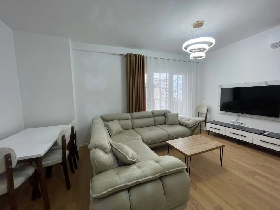 Tirane, jepet me qera apartament 1+1 Kati 6, 70 m² 700 € (Zogu iZI)