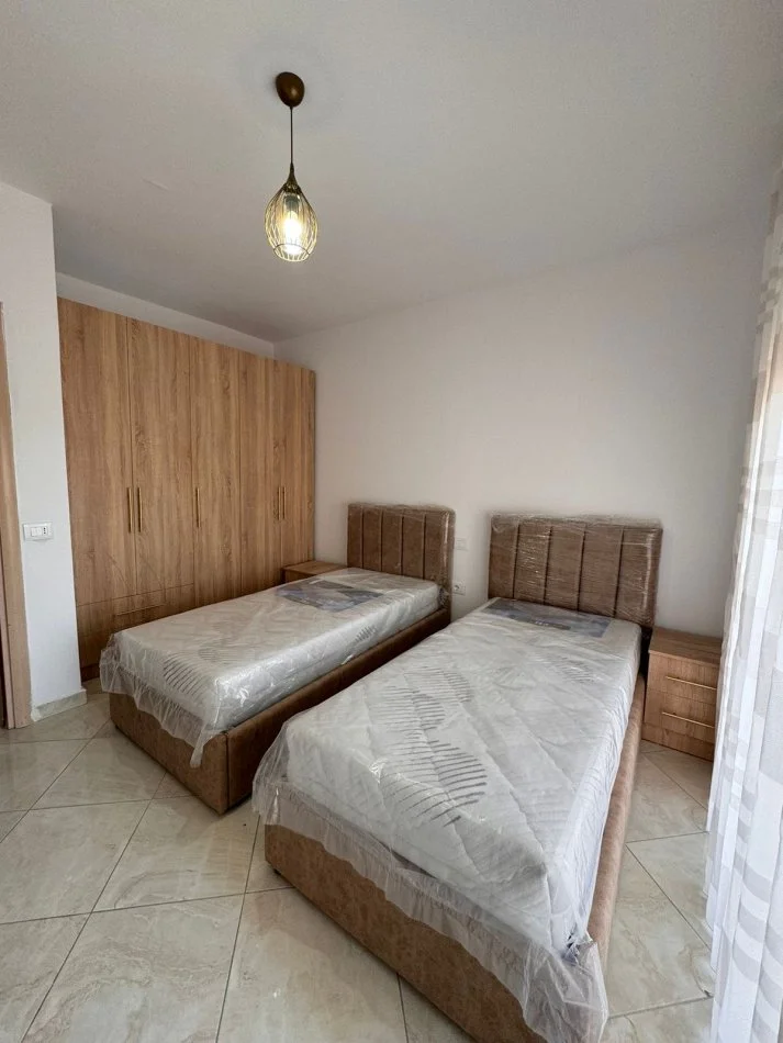 Durres, jepet me qera apartament 2+1+Ballkon Kati 5, 70 m² 400 € 