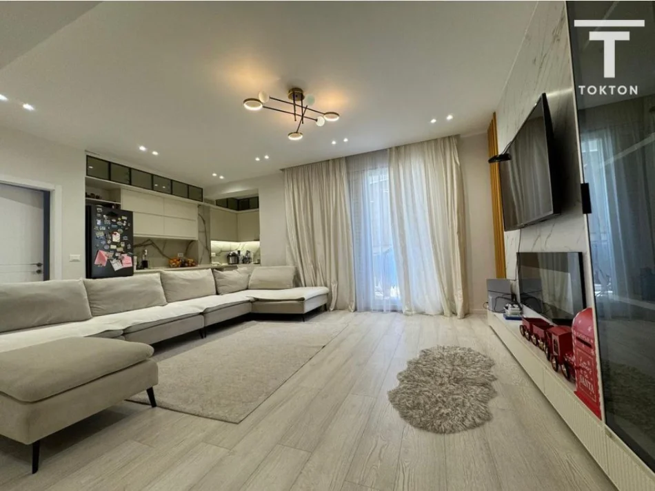 Tirane, shitet apartament 2+1+Ballkon Kati 6, 123 m² 380.000 € (Stadiumi Dinamo)