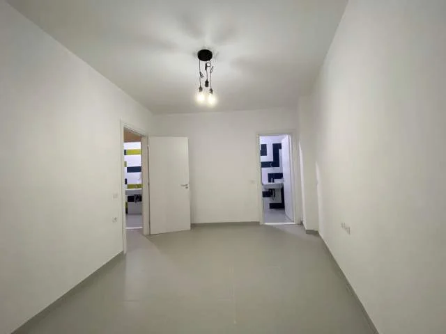 Tirane, jepet me qera apartament 2+1+BLK Kati 4, 92 m² 600 Euro (Rruga e Barikdave)