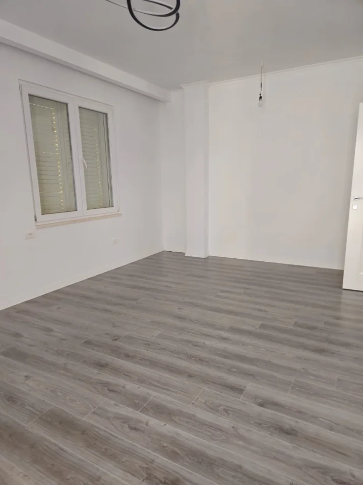 Tirane, jepet me qera Vile 3+1 Kati 2, 650 m² 2.500 € (TEG)