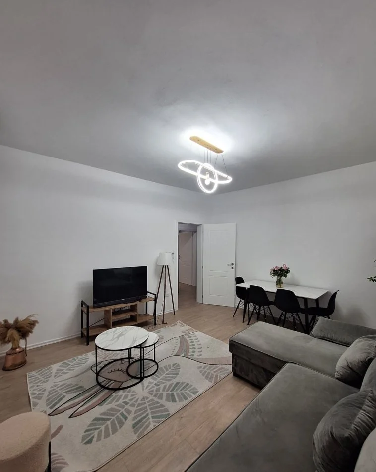 Tirane, jepet me qera apartament 1+1+Ballkon Kati 2, 75 m² 600 € (rruga e Barrikadave prane Gjimnazit Sami Frasheri)