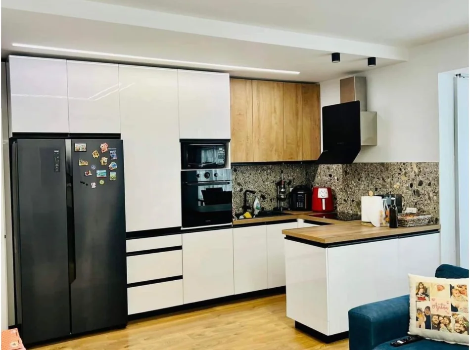 Tirane, shitet apartament 2+1 , 100 m² 198.000 € (Qendra Kristal)