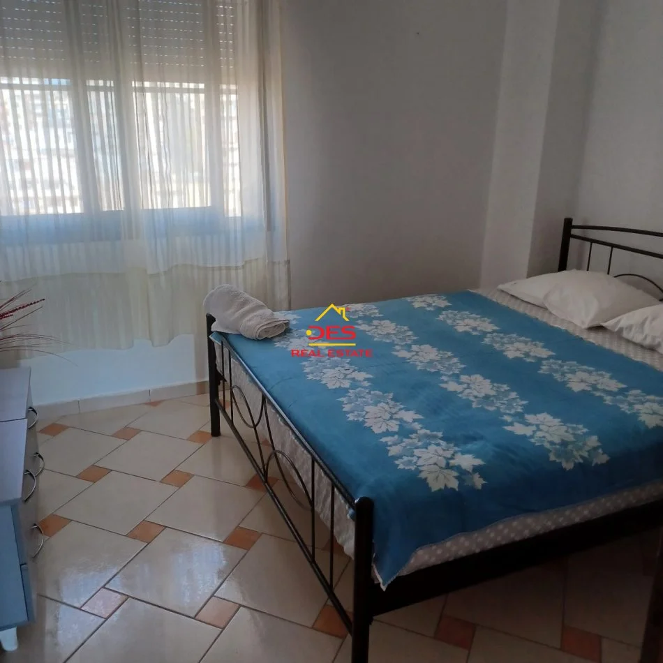 Vlore, jepet me qera apartament 3+1+Ballkon Kati 8, 120 m² 500 € (Rruga Kosova)