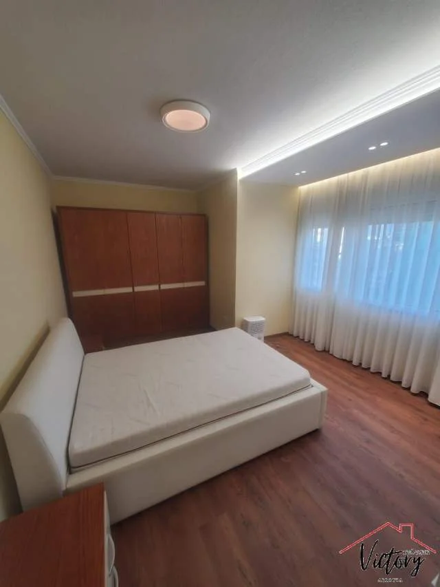 Tirane, jepet me qera apartament 2+1 Kati 8, 140 m² 1.500 Euro (Rruga Pjetër Zarishi)