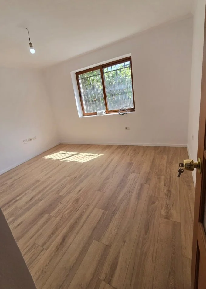 Tirane, shitet apartament 2+1+Ballkon Kati 1, 81 m² 138.000 € (Emin harizaj)