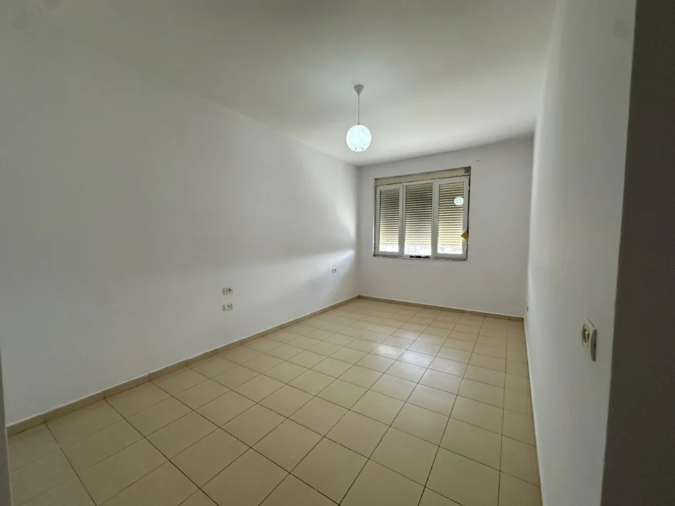 Tirane, shitet apartament 2+1+Ballkon Kati 7, 98 m² 128.700 € (rruga Kastriotet)