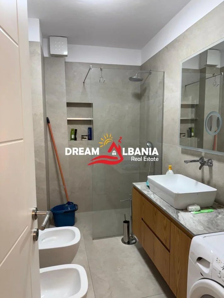 Tirane, jepet me qera apartament 1+1 Kati 6, 70 m² 500 € (Rruga 5 Maji, prane Concord Center)