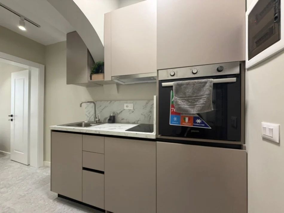 Tirane, shitet apartament 1+1 Kati 5, 65 m² 200.000 € 