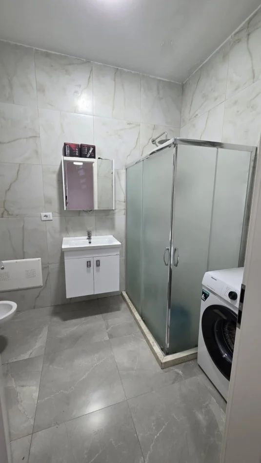 Tirane, jepet me qera apartament 2+1 Kati 4, 80 m² 550 € (Mangalem ,Ali Demi)
