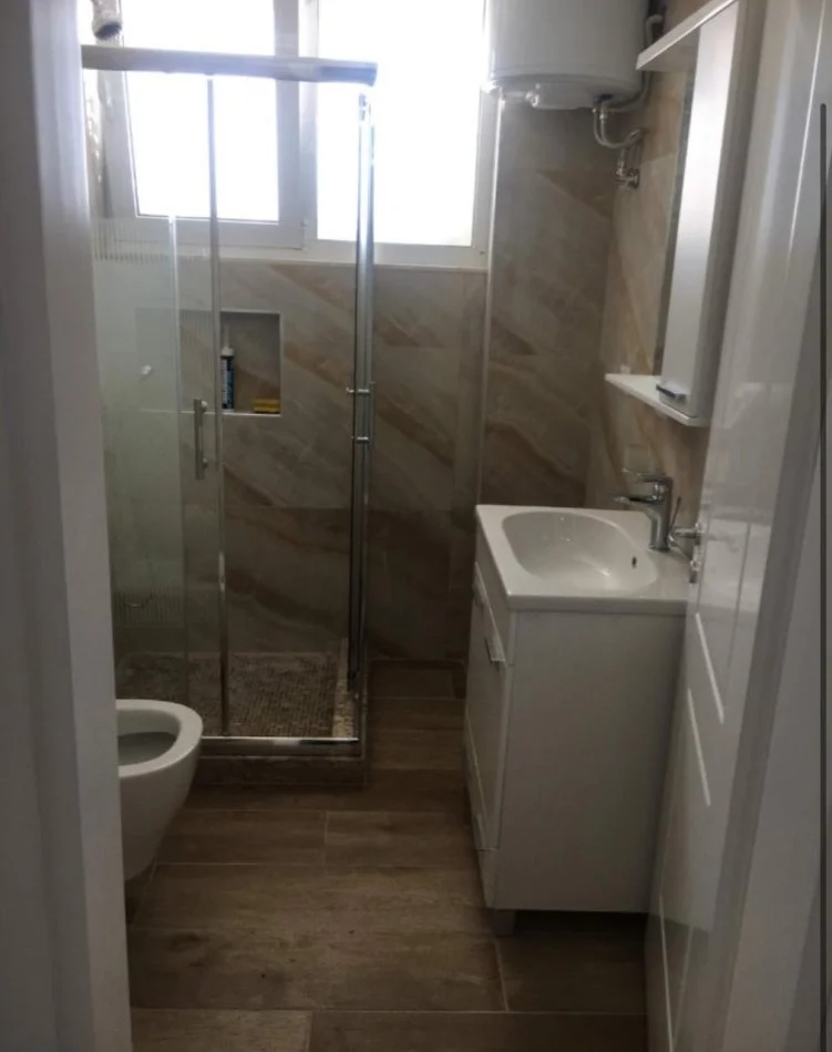 Tirane, shitet 1+1 Kati 4, 72 m² 142.000 € (Rruga Kroit)