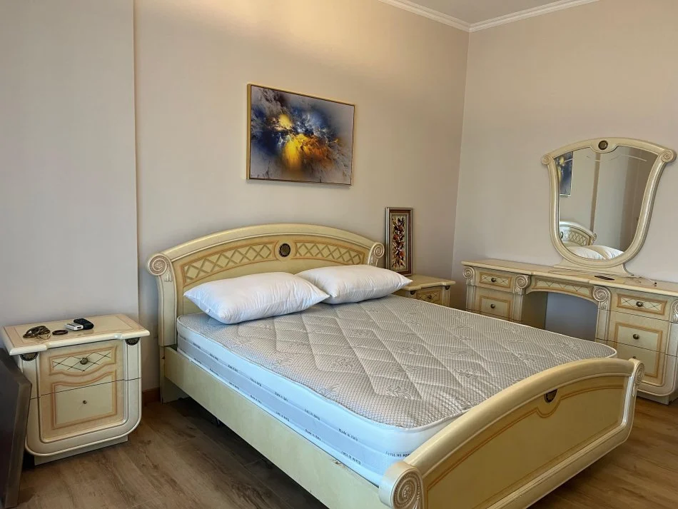 Tirane, jepet me qera apartament 2+1+Ballkon Kati 7, 1 m² 850 € (Rruga “Myslym Shyri”)