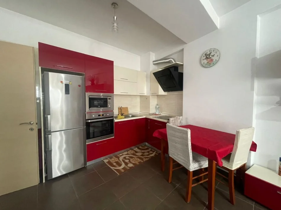 Tirane, jepet me qera apartament 2+1+Ballkon Kati 2, 80 m² 550 € (rruga pjetër budi)