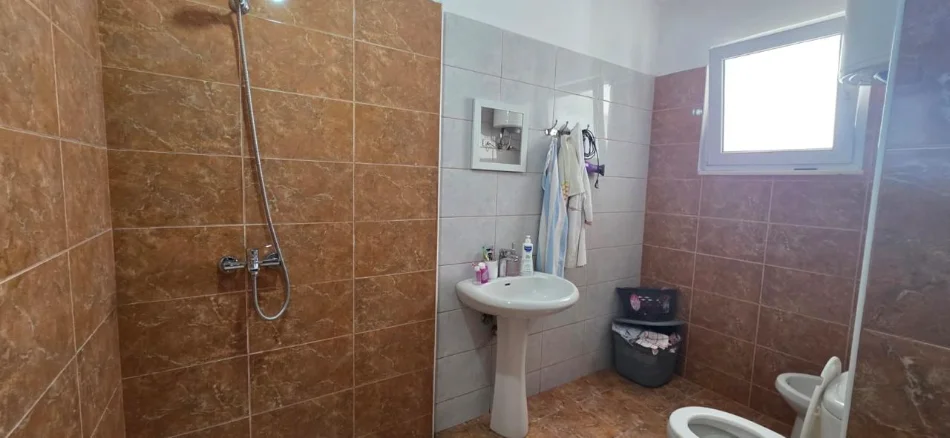 Tirane, shitet apartament 2+1 Kati 4, 93 m² 148.000 € (Yzberisht)