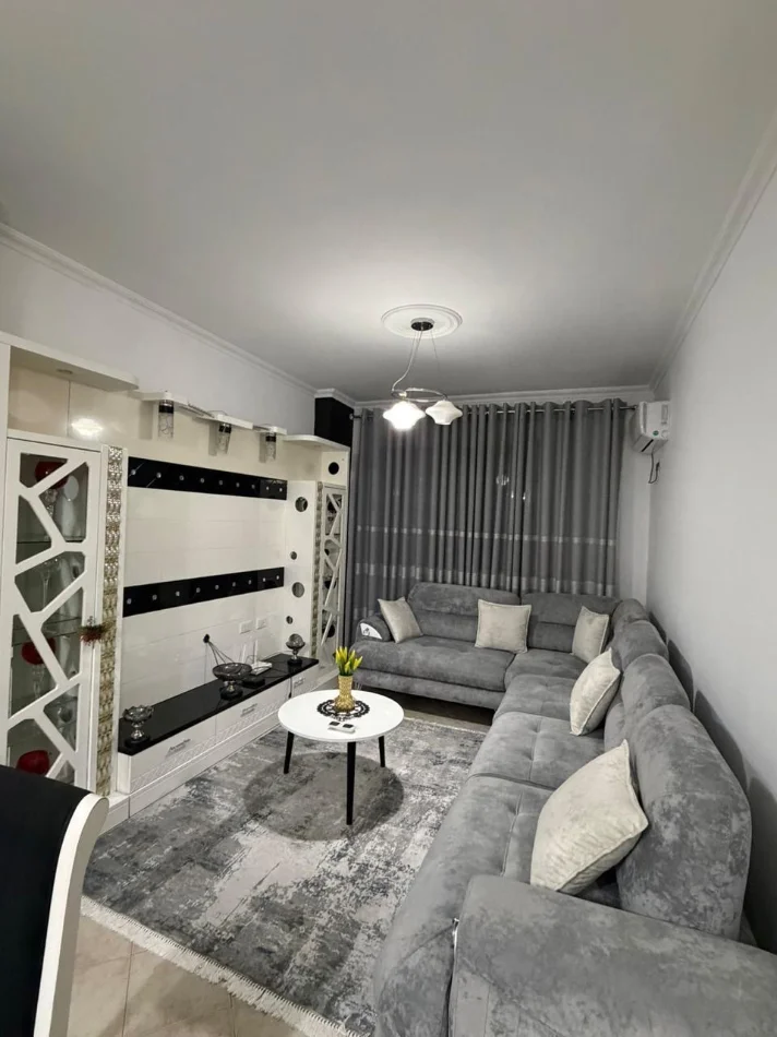 Tirane, jepet me qera apartament 1+1+Ballkon Kati 1, 55 m² 450 € 