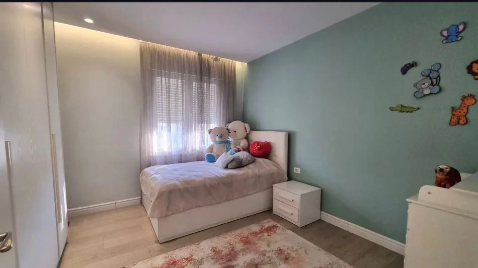 Tirane, jepet me qera apartament 2+1 Kati 6, 100 m² 900 € (Komuna e Parisit)