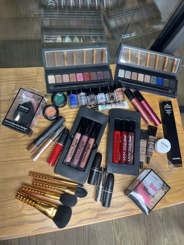 Tirane, shes Produkte origjinale Makeup 1