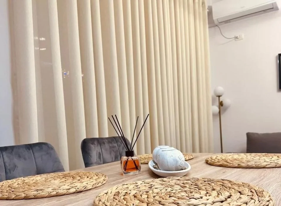 Tirane, jepet me qera apartament 1+1+Ballkon Kati 3, 65 m² 500 € (Liqeni i Thate)