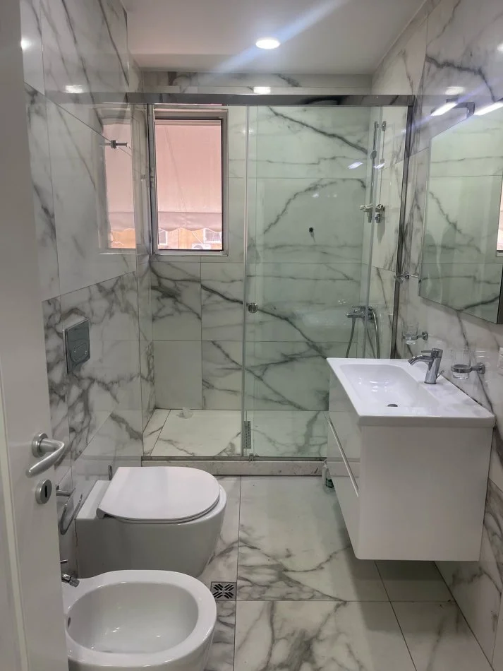 Tirane, shitet apartament 2+1+Ballkon Kati 3, 85 m² 158.000 € (Rruga e Kavajes)