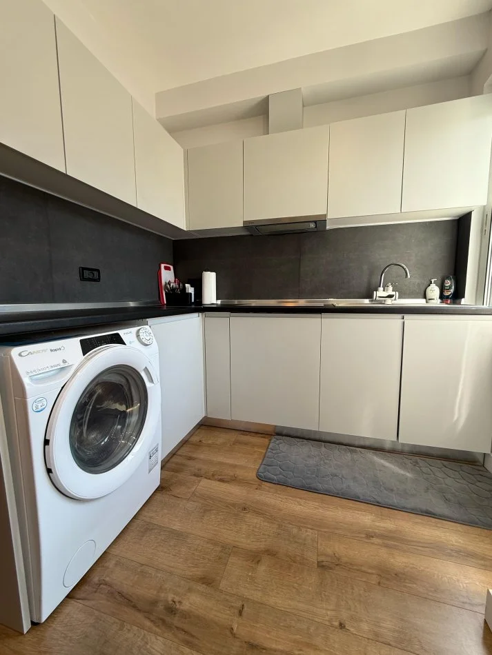 Tirane, jepet me qera apartament 1+1 Kati 11, 70 m² 700 € 