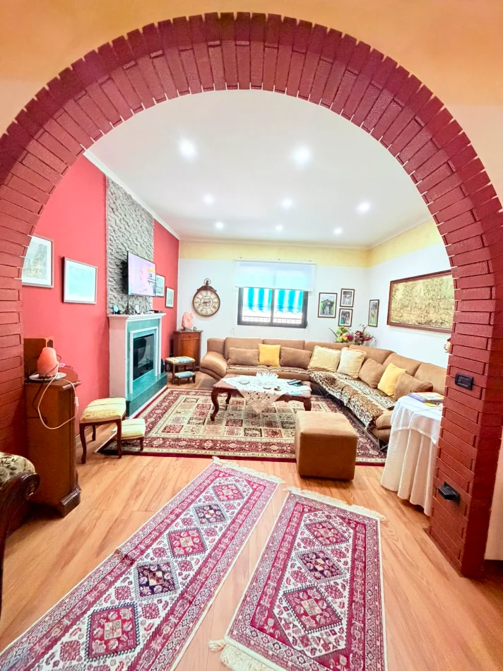 Durres, shitet shtepi 3+1+Aneks+Ballkon Kati 1, 213 m² 426.000 €