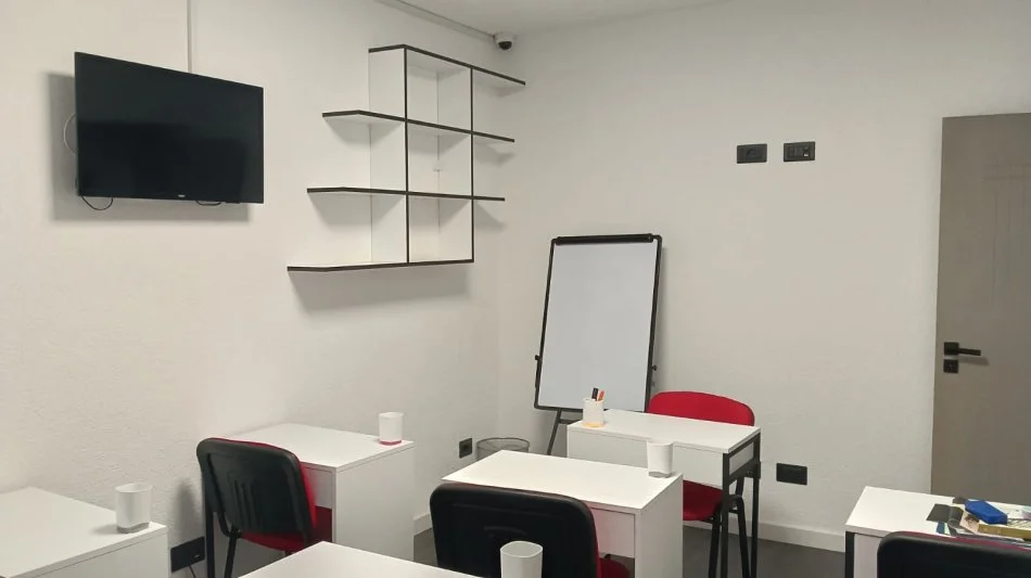 QERA ,AMBIENT BIZNESI 2+1,PRANE SHKOLLES SABAUDIN GABRANI