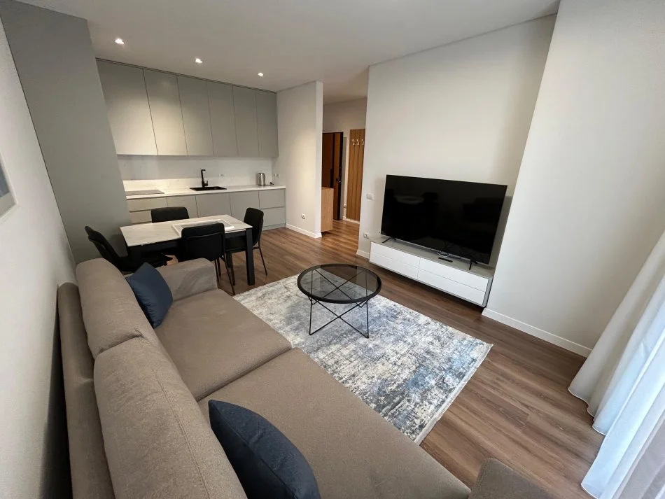 Tirane, jepet me qera apartament 2+1 Kati 8, 111 m² 750 € (Kompleksi milo 2000)