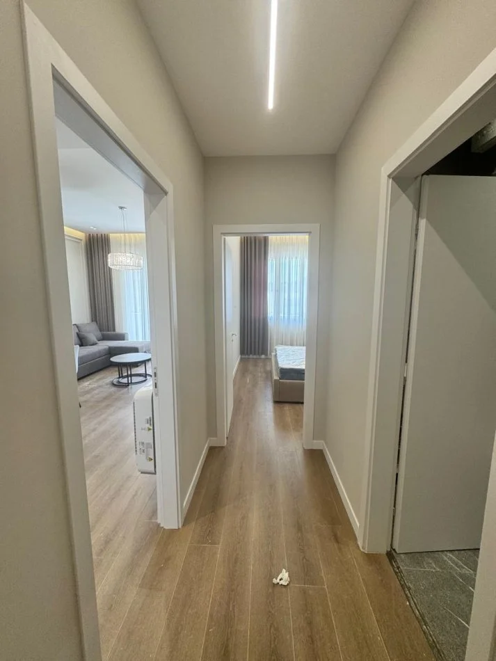 Tirane, jepet me qera apartament 1+1+parkim Kati 5, 70 m² 800 € (Vasil Shanto)