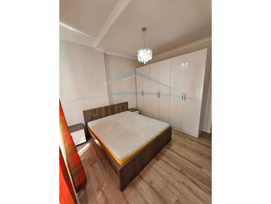 Tirane, jepet me qera 2+1 Kati 3, 85 m² 600 € (bllok)