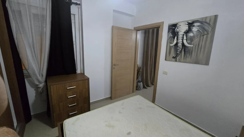 Tirane, jepet me qera apartament 2+1+Ballkon Kati 2, 90 m² 500 € 