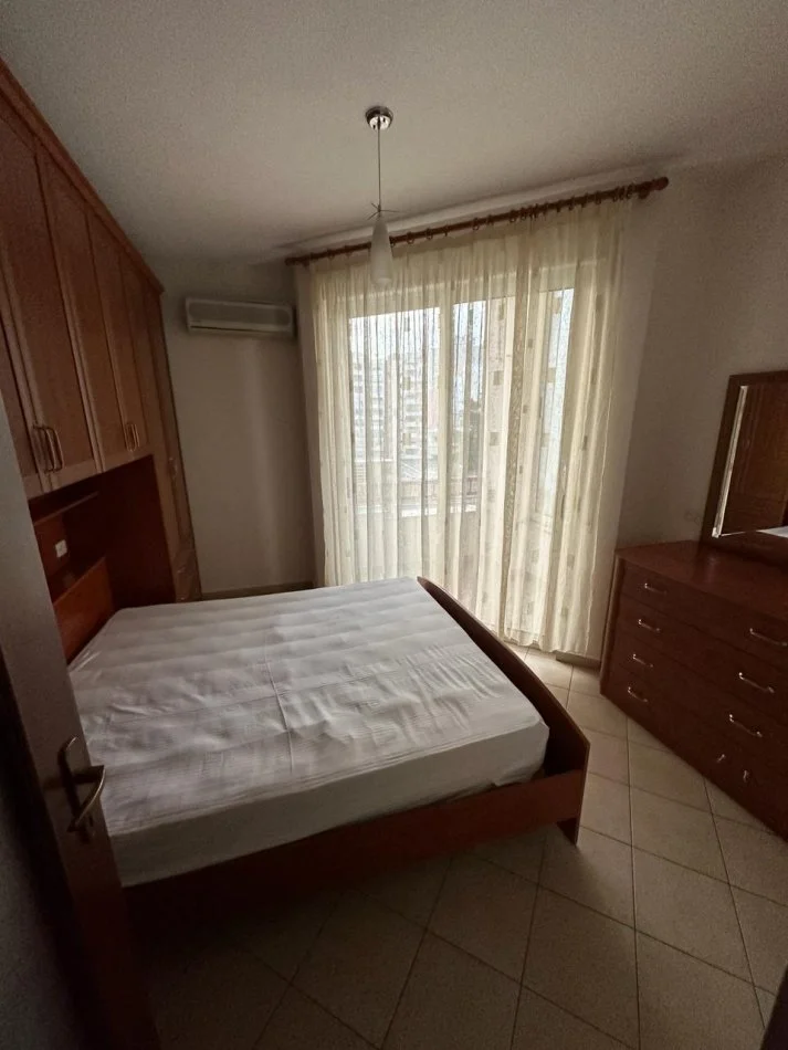 Tirane, jepet me qera apartament 1+1 Kati 5, 64 m² 500 € (Rruga Elbasanit)