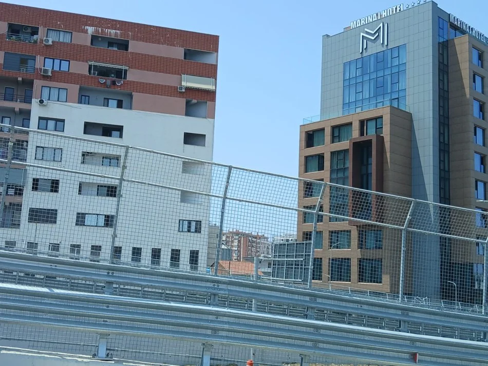 Shqiperi, jepet me qera apartament 2+1+Ballkon Kati 2, 113 m² 400 € (BUZE UNAZE)