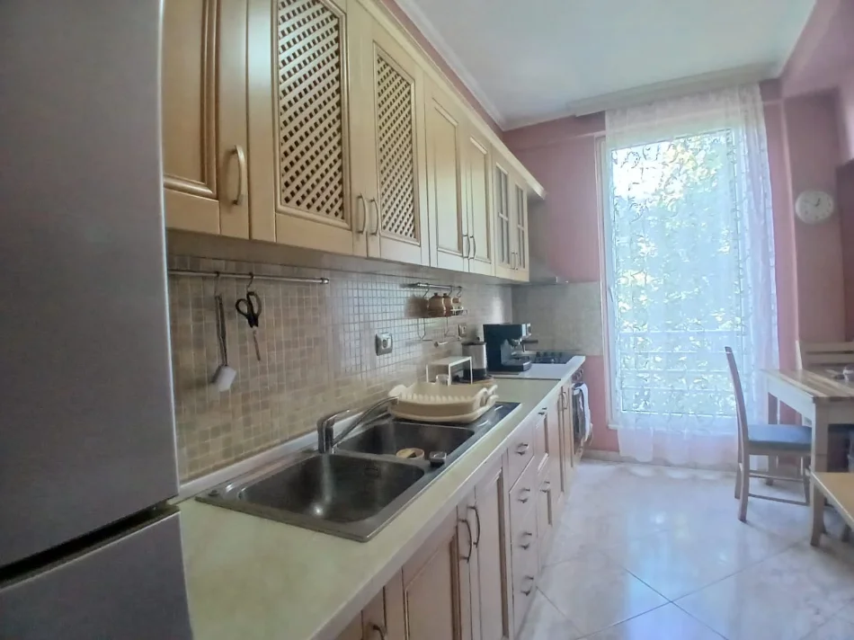 Tirane, jepet me qera apartament 1+1 Kati 4, 72 m² 530 € (Fondi Besa ,Rruga Dritan Hoxha)