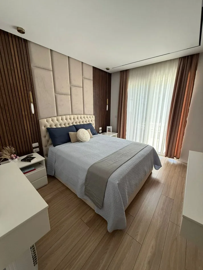 Tirane, jepet me qera apartament 2+1 Kati 2, 118 m² 900 € 