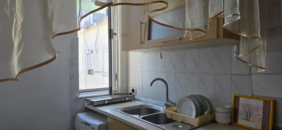 Tirane, jepet me qera vetem 1 dhome 1+1 Kati 3, 380 € (Rruga emin duraku)