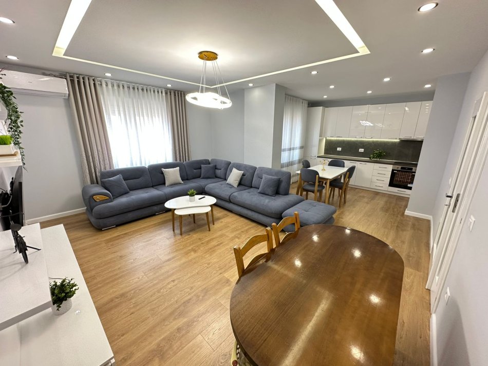 Tirane, jepet me qera apartament 2+1 Kati 4, 114 m² 850 € (zogu i zi)