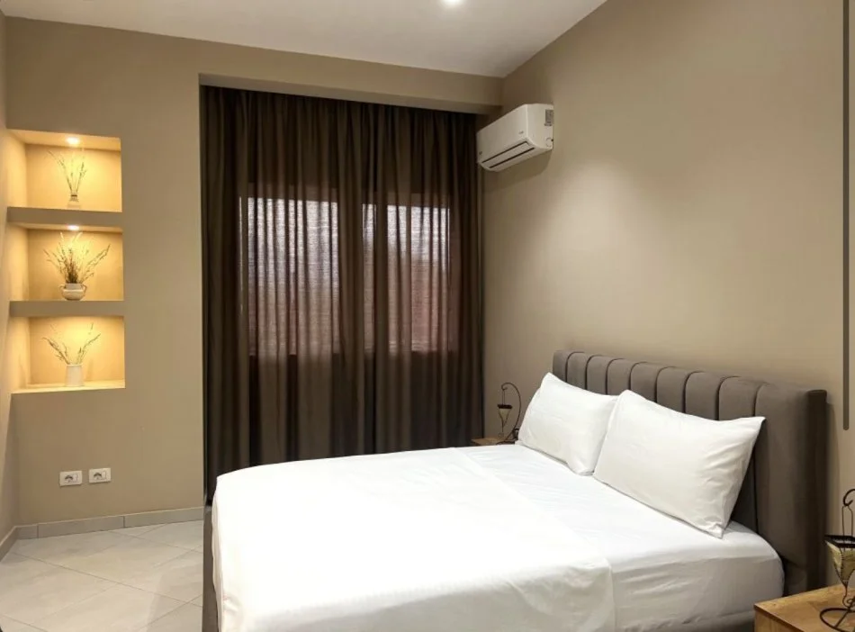 Tirane, jepet me qera apartament 1+1 Kati 1, 60.000 € (Te Xhamia)