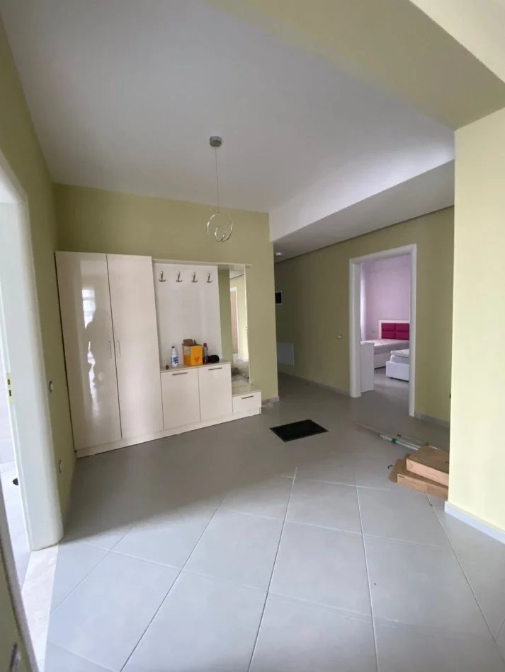 Tirane, jepet me qera apartament 2+1+Ballkon Kati 2, 124 m² 600 € (Sauk I Vjeter 2+1+2+Post Parkimi Per Qera)