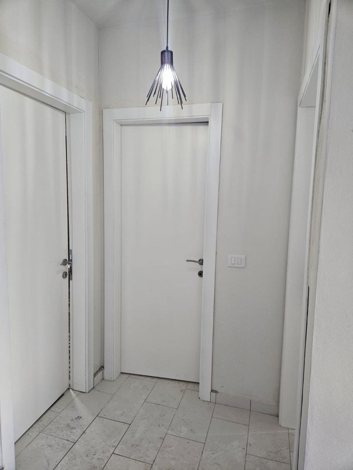 Tirane, jepet me qera apartament 1+1+Ballkon Kati 10, 70 m² 500 € (Rruga e kavajes)