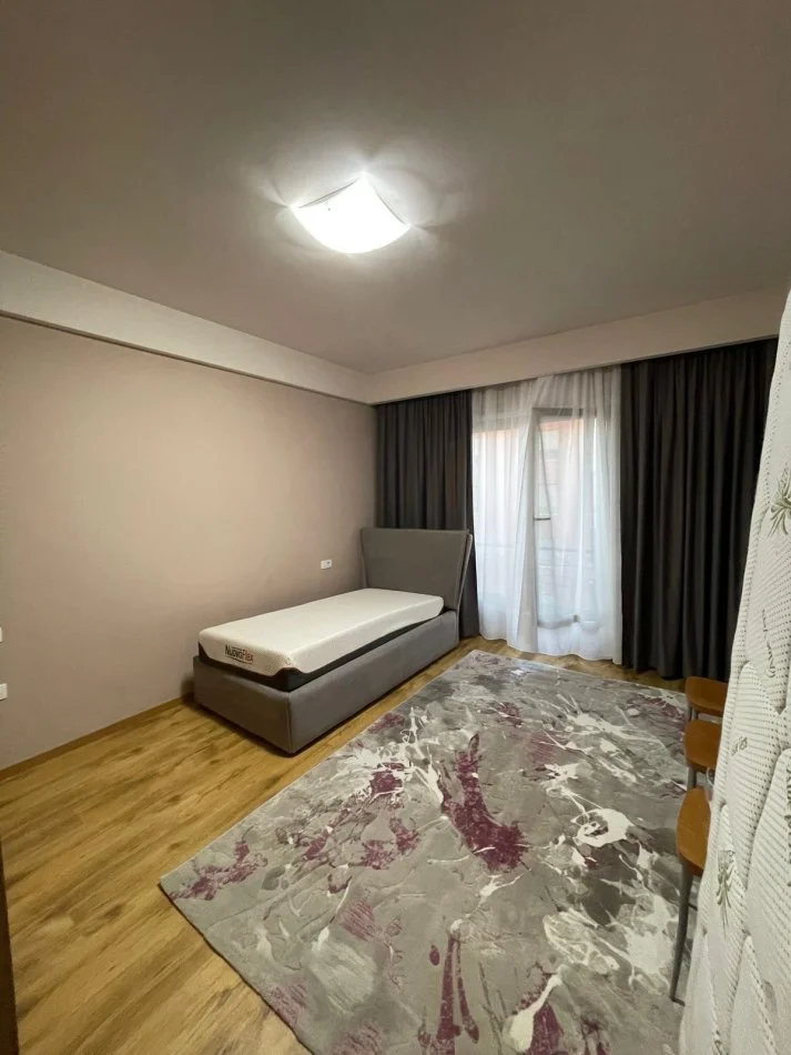 Tirane, jepet me qera apartament 2+1+Aneks+Ballkon Kati 7, 110 m² 1.400 € (Kompleksi Delijorgji)