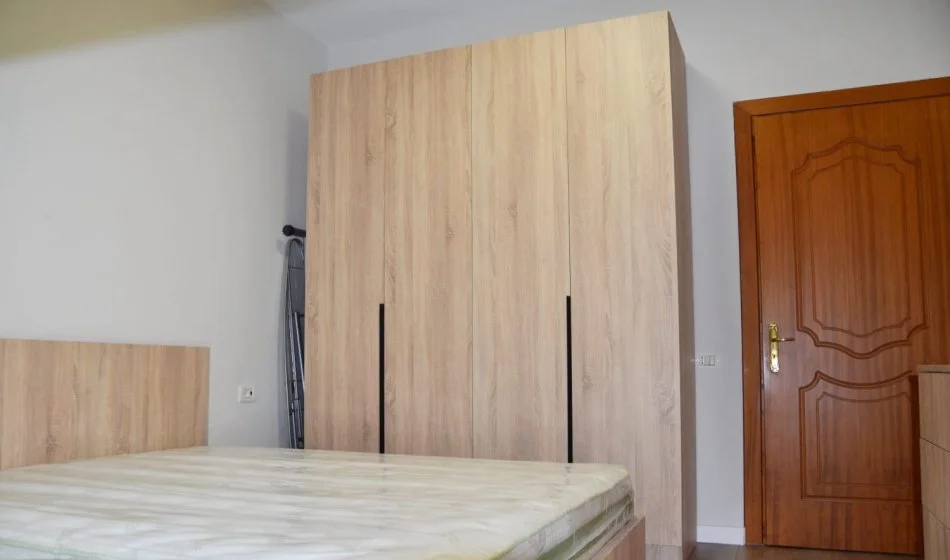 Tirane, jepet me qera apartament 1+1+Ballkon Kati 3, 65 m² 600 € 