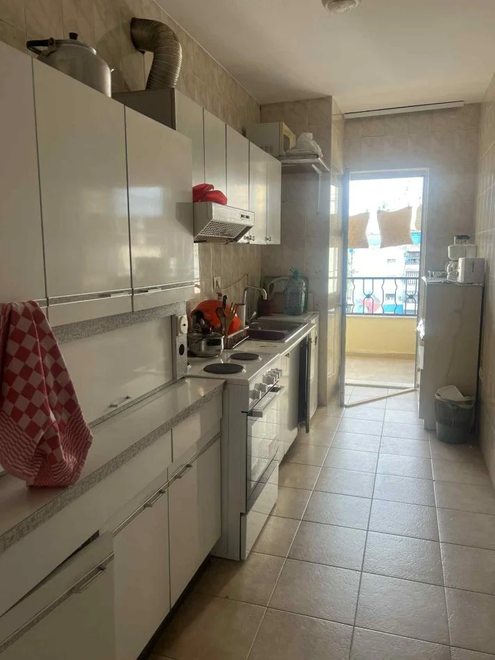 Tirane, jepet me qera apartament 2+1+Ballkon Kati 9, 100 m² 500 € (LAPRAKE RRUGE KRYESORE)