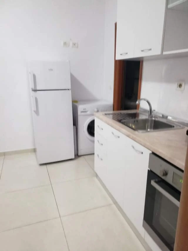 Tirane, jepet me qera garsonier 1+1 Kati 1, 32 m² 26.000 Leke (njazi demi)