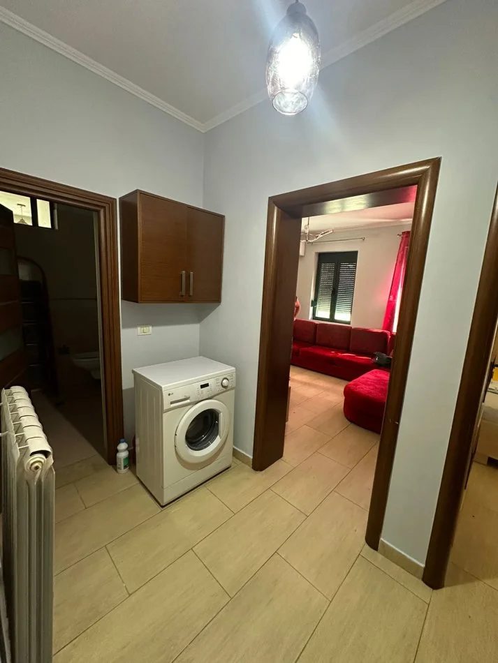 Tirane, jepet me qera 1+1+Ballkon Kati 4, 65 m² 500 € (Bllok)